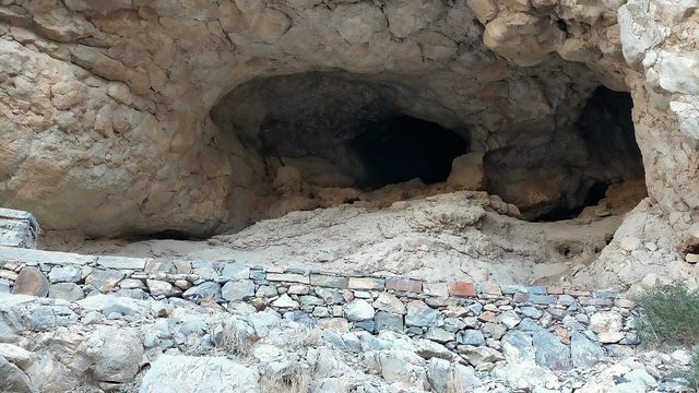 Representative photo of caves & sinkholes in the UAE, not Baqal Caves