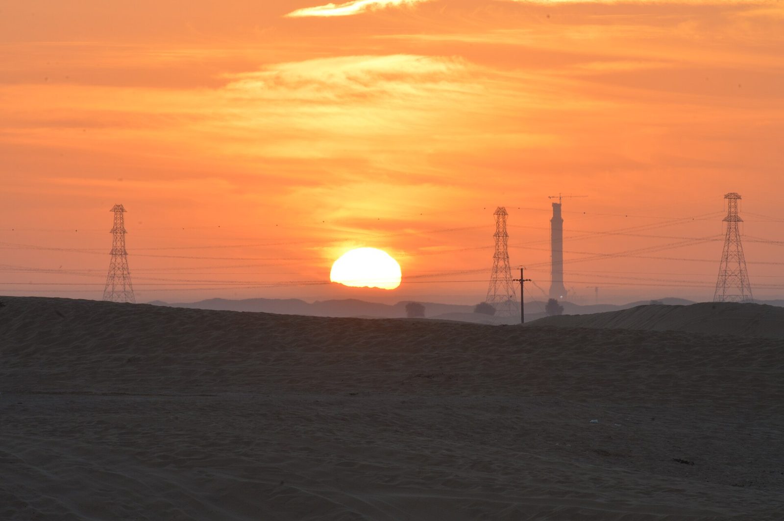 Representative photo of desert & dunes in the UAE, not Duhaymat al Bidd