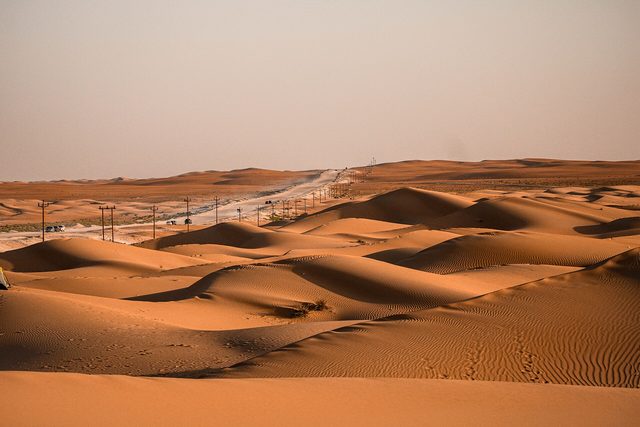 Representative photo of desert & dunes in the UAE, not Ḩawījat Mash‘ān