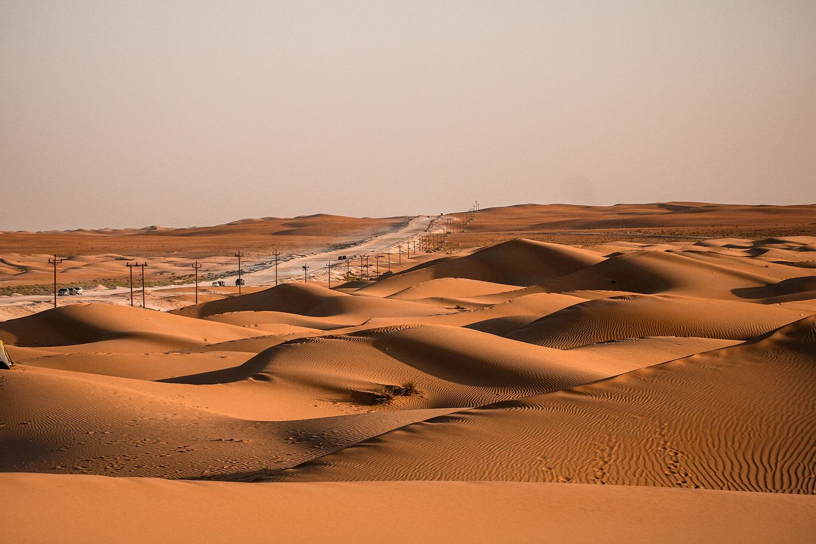 Representative photo of desert & dunes in the UAE, not Sayḩ Ramrām