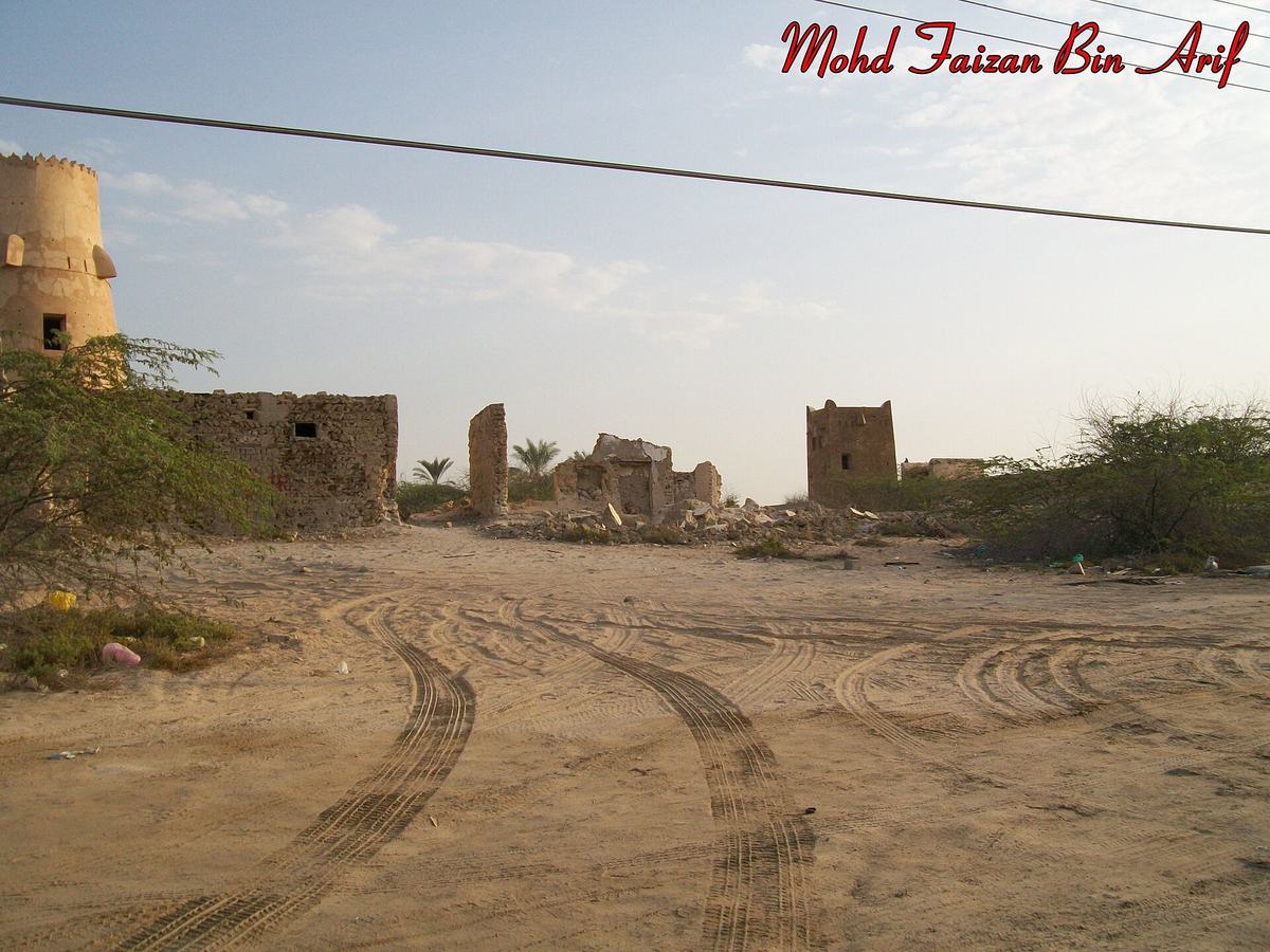 Al Hamra Royal Yacht Club — Old City Al Jazirat Al Hamra In Umm Al Quwain In United Arab Emirates - panoramio (1).jpg