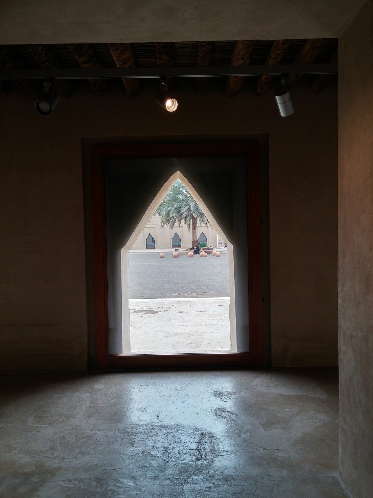 Al Jahili Fort — Al Jahili Fort, Blick auf Innenhof.jpg