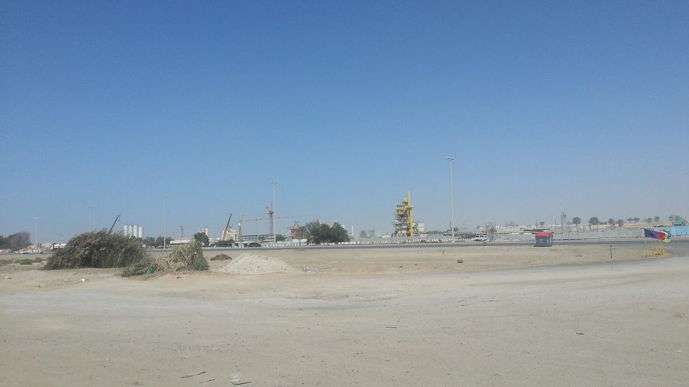 Bargain mufraq — Abudhabi Mufraq Alsehra compny cars of Baldia - UAE - panoramio (2).jpg
