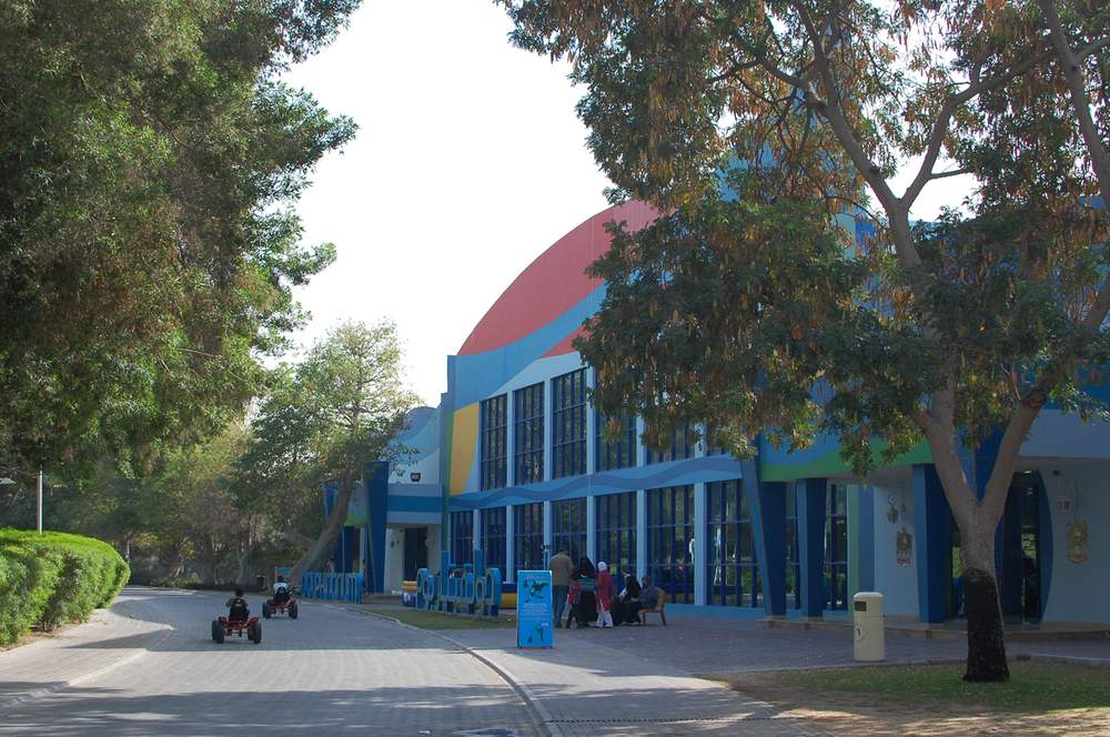 Dubai Dolphinarium — Dubai Children's City, Dolphinarium - panoramio.jpg