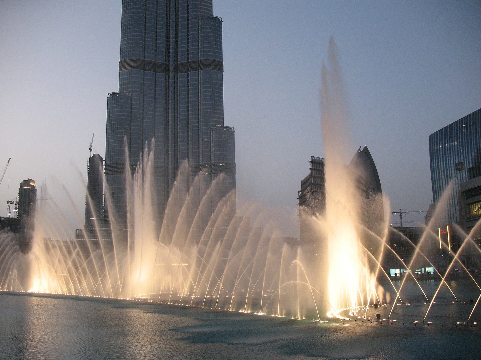 Dubai Fountain Viewpoint — Dubai Fountain 7.JPG