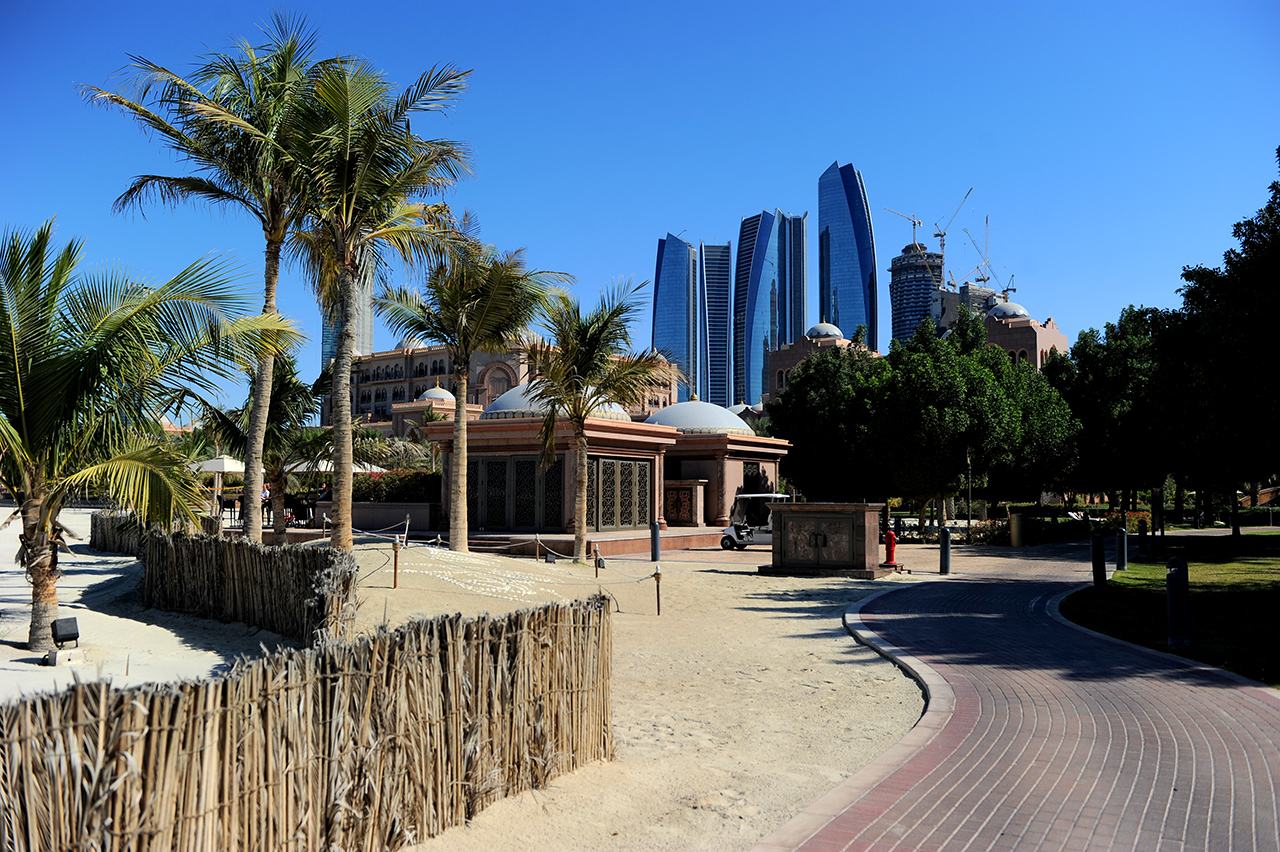 Emirates Palace Marina — Abu Dhabi - Emirates Palace - panoramio.jpg