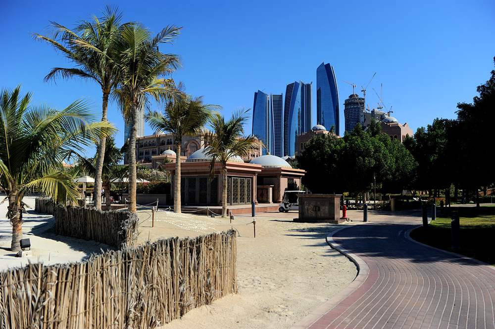 Emirates Palace Marina — Abu Dhabi - Emirates Palace - panoramio.jpg