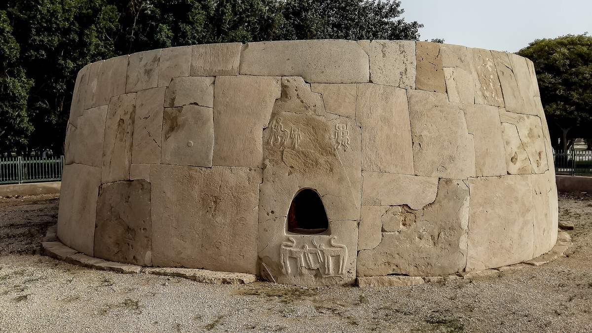 Grand tomb — Hili-Grand-Tomb-1.jpg