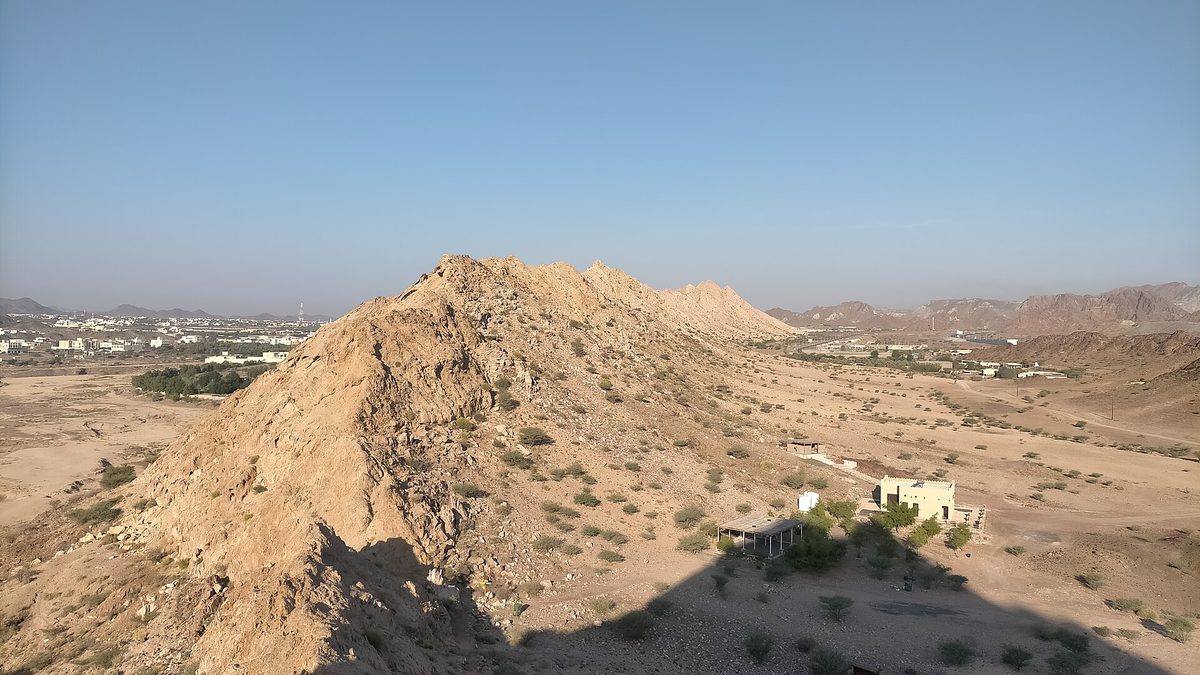 Jabal Laim — Masfut - View of the Jabal Laim ridge (420 m) from Jabal Al Abyad.jpg