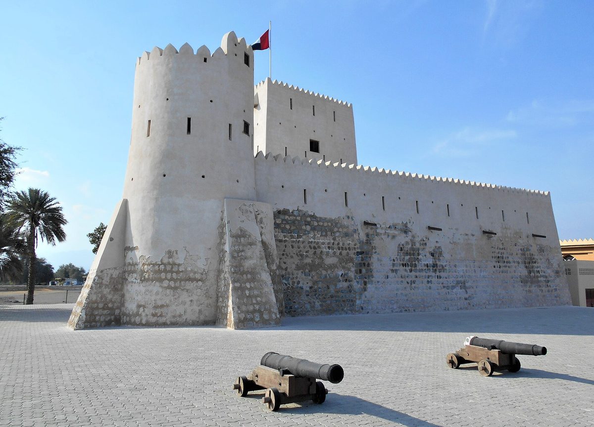 Kalba Fort — Fuerte de Kalba, en uno de los enclaves del emirato de Sharjah, sobre el océano Índico.jpg