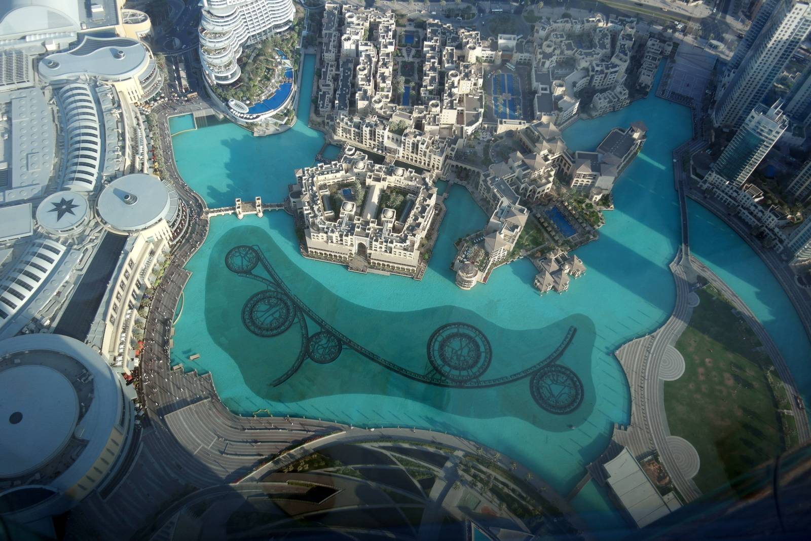 Lake Park — Burj Khalifa lake, Burj Park - Dubai - United Arab Emirates - panoramio