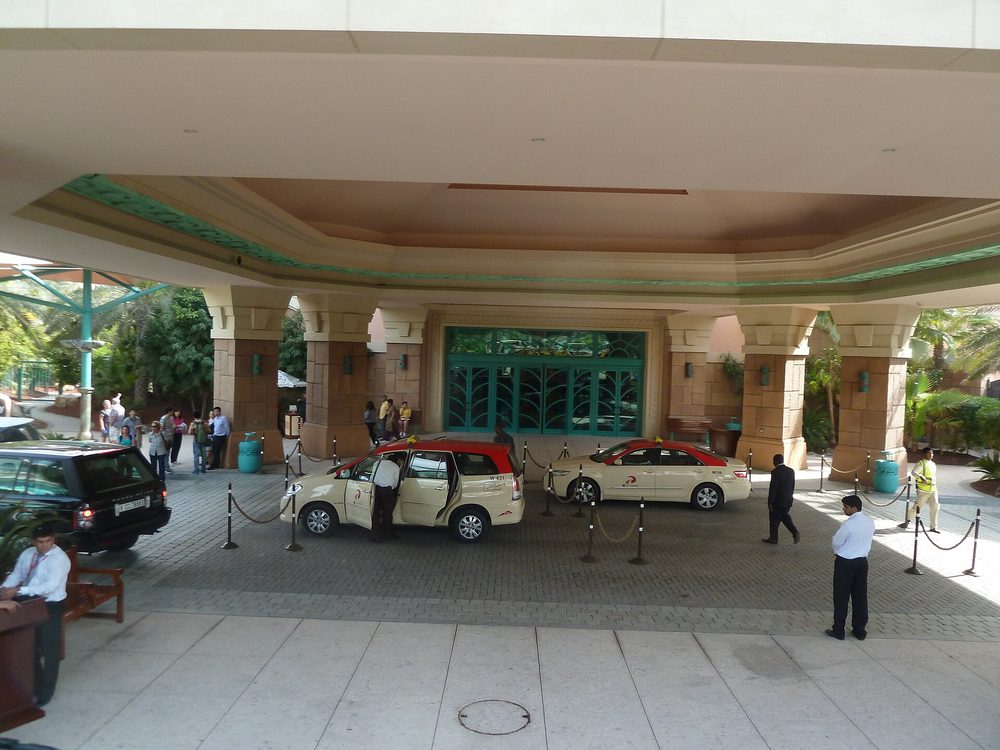 Lost Chambers Atlantis — Dubai - Luxushotel Atlantis - Eingang - panoramio.jpg