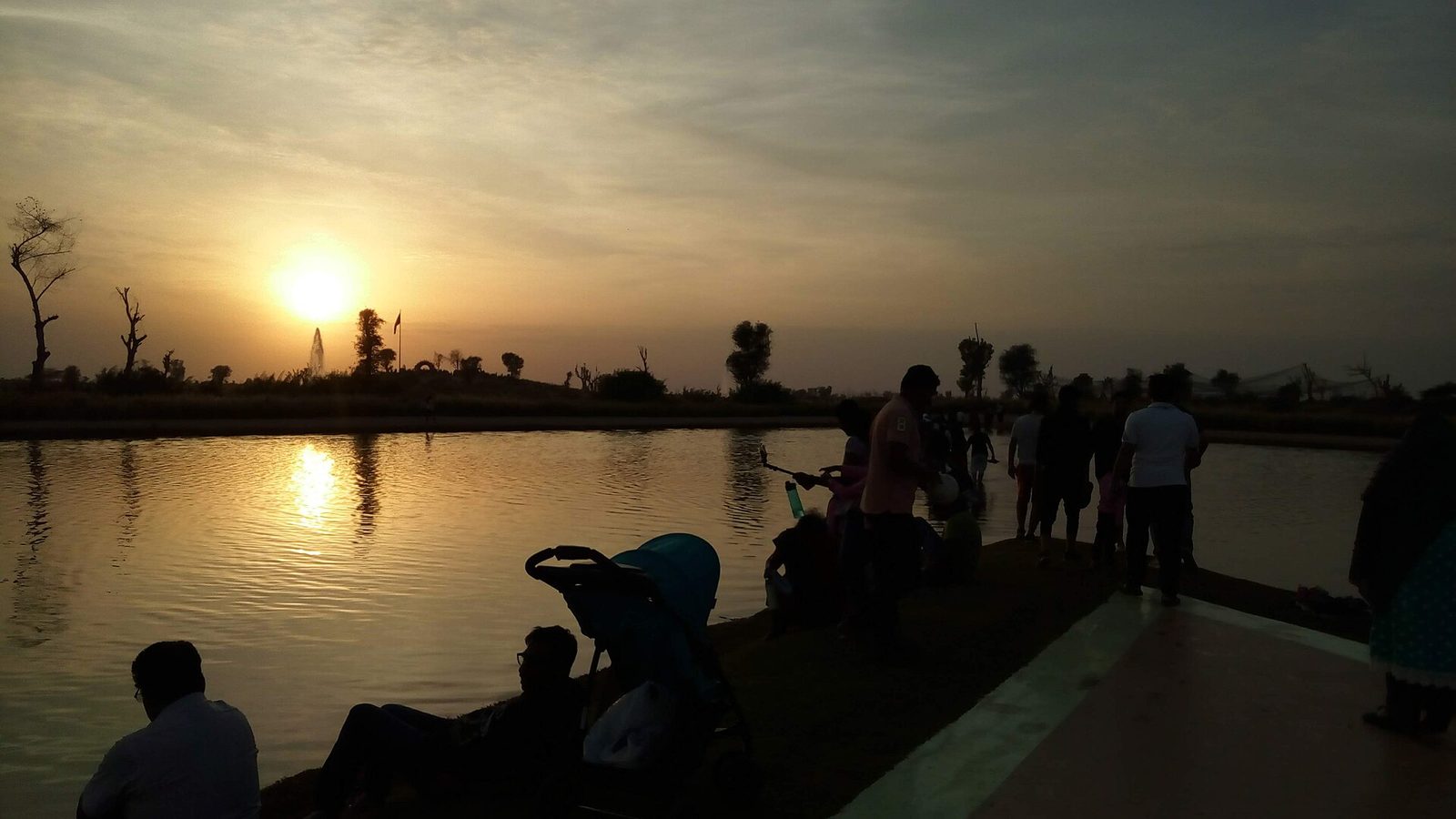 Love Lake — Crowded view of Love Lake.jpg