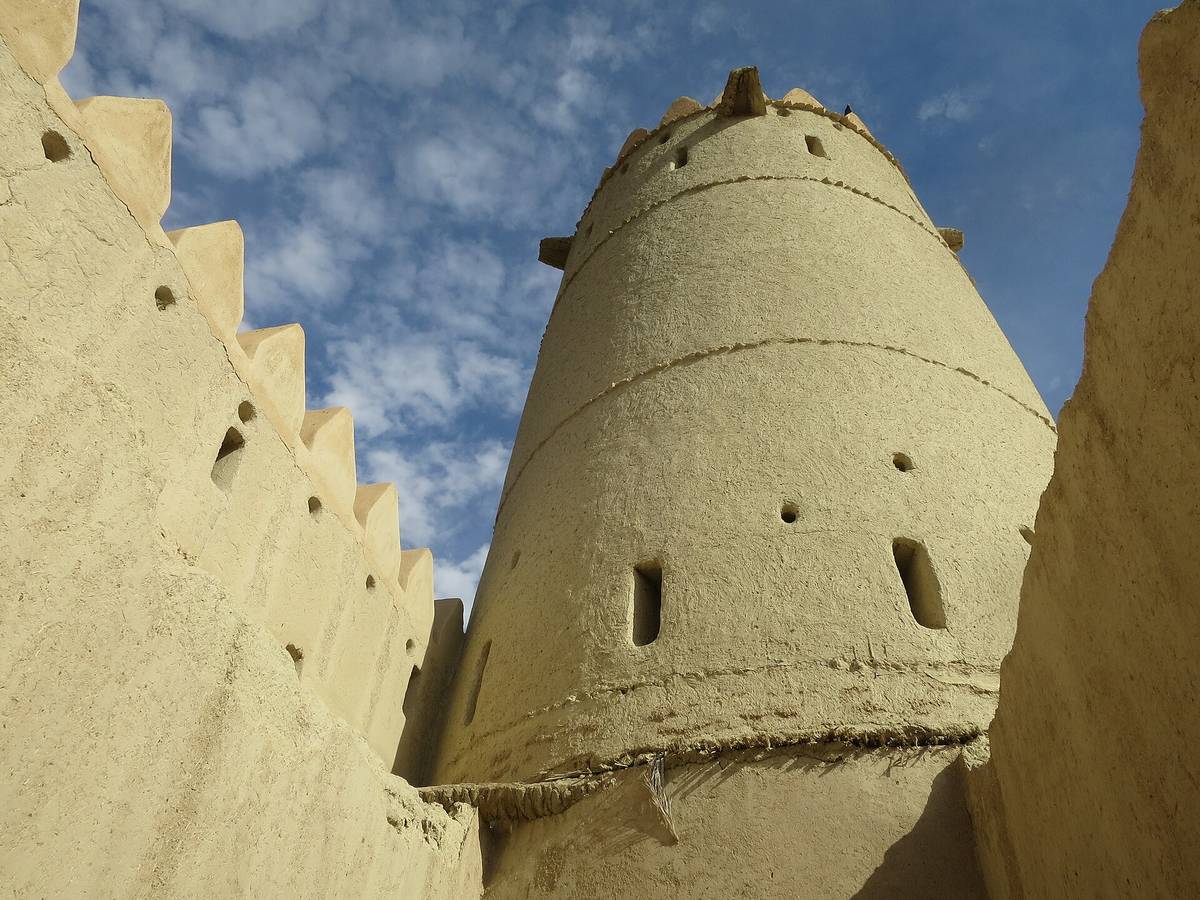 Mazyad Fort — Tower Mezyad Fort.jpg