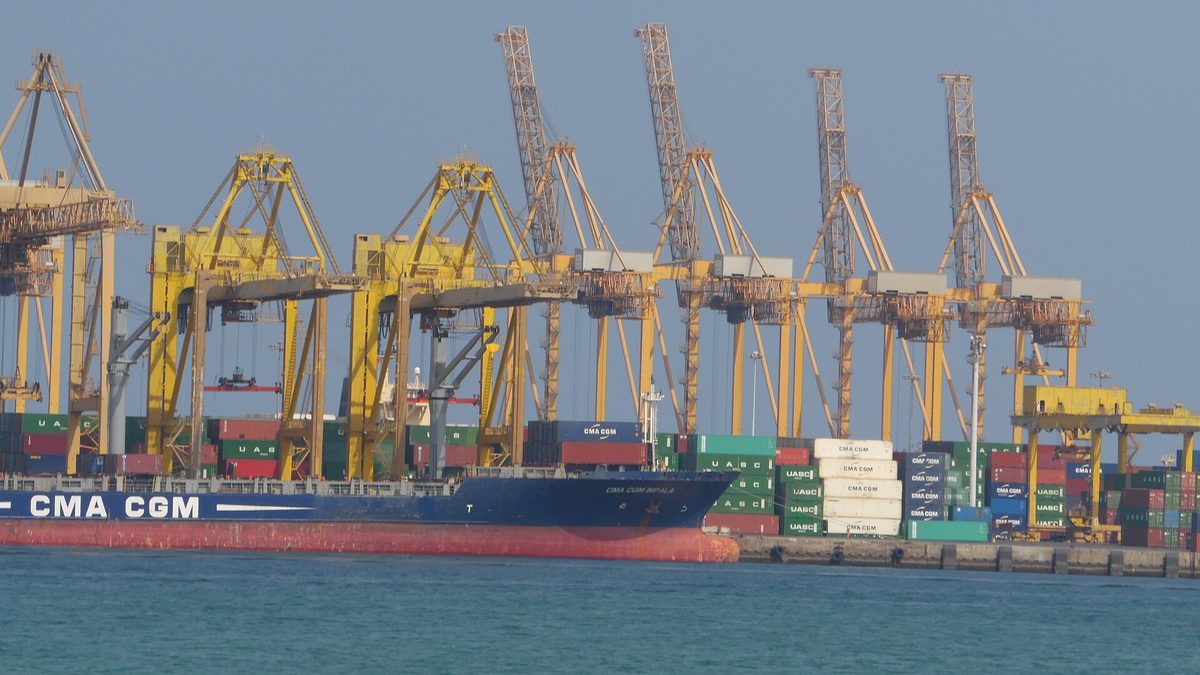 Port of Khor Fakkan — Khor Fakkan Beach Fujairah UAE - panoramio.jpg