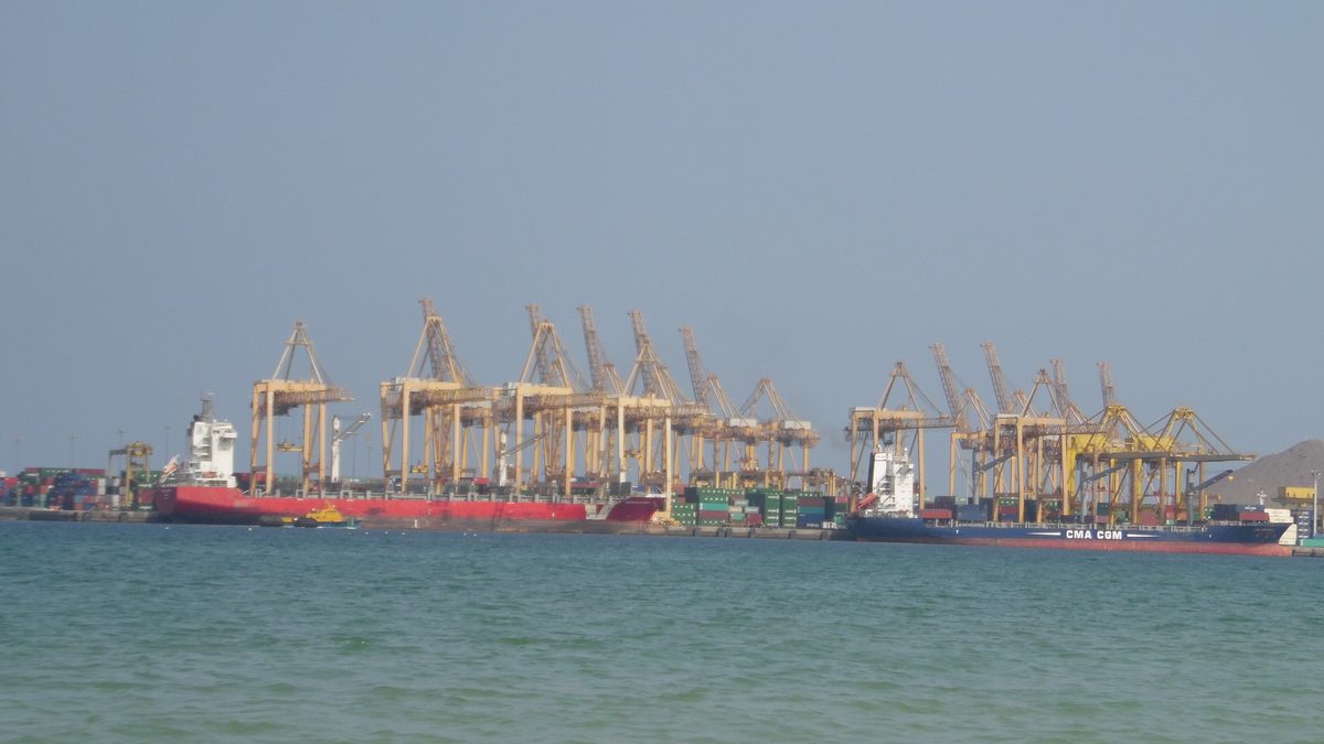 Port of Khor Fakkan — Khor Fakkan Beach Fujairah UAE - panoramio (20).jpg