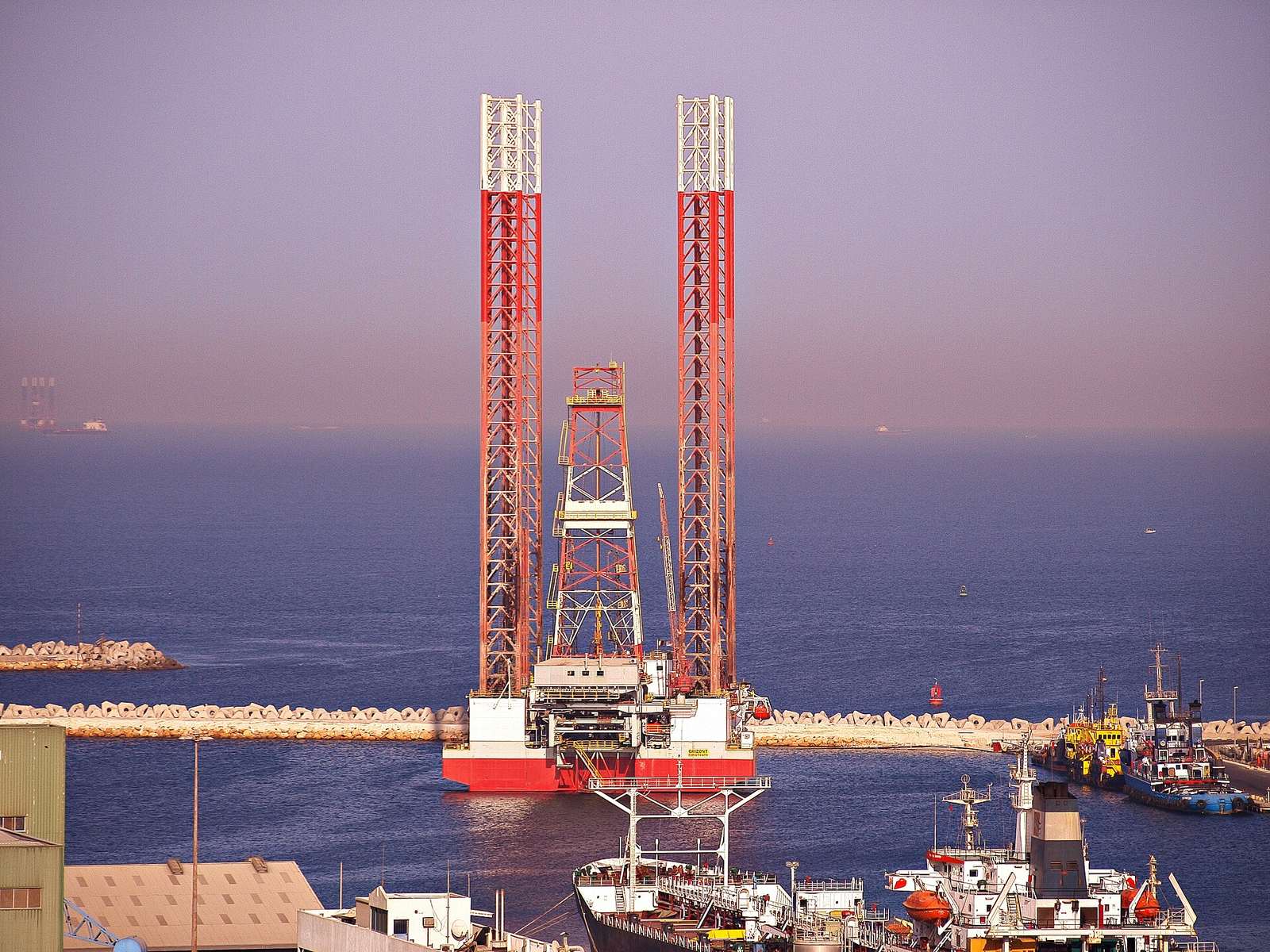 Port of Sharjah — Oil Rig at Port Khaled (Sharjah, UAE).jpg