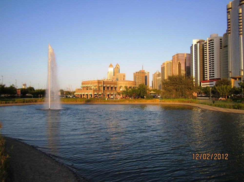 Rami Kashou × Emirati Artisans' "Continuum" — Abudhabi Chorniche Park - panoramio (7).jpg
