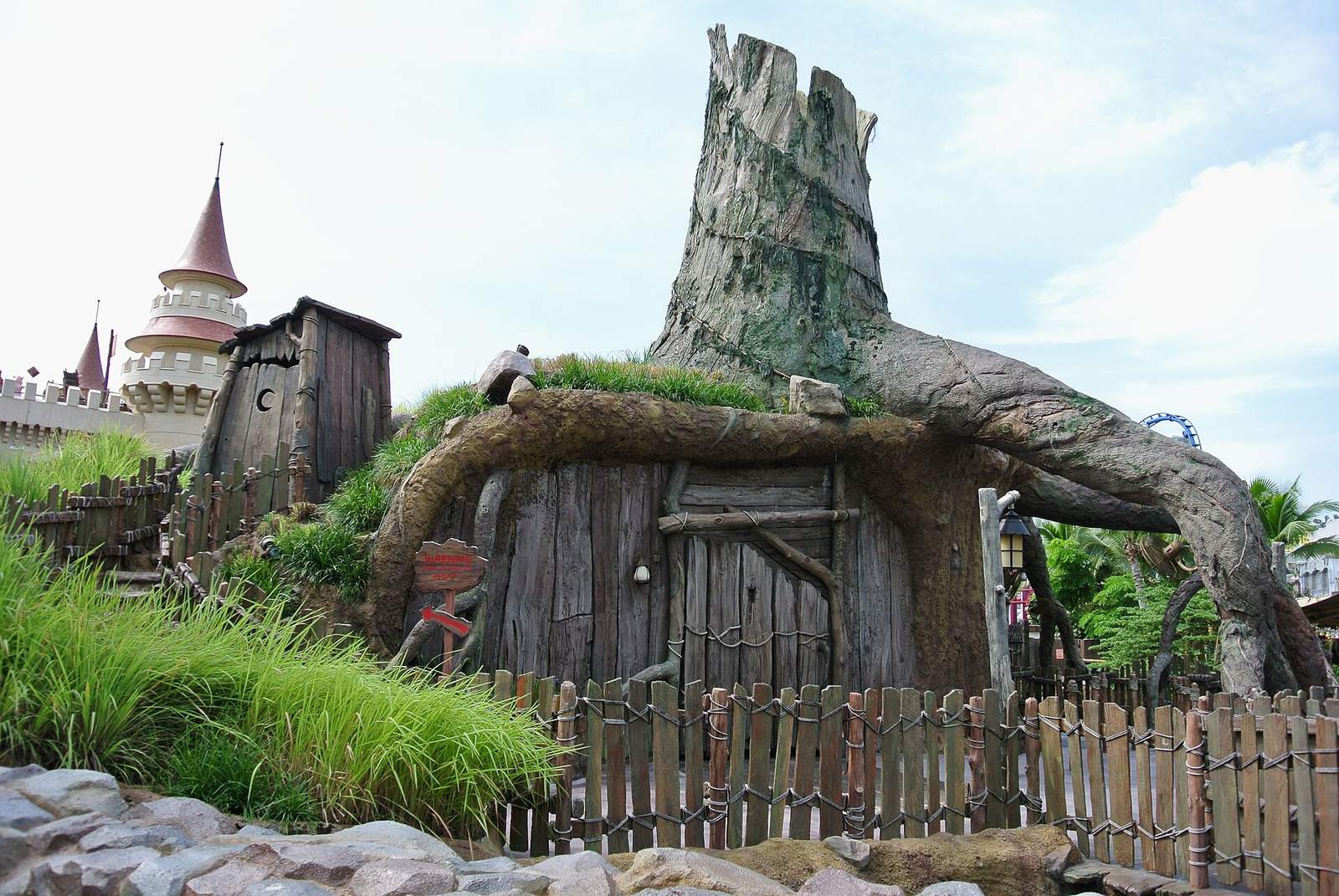 Shrek — Shrek's hut (6806598848).jpg