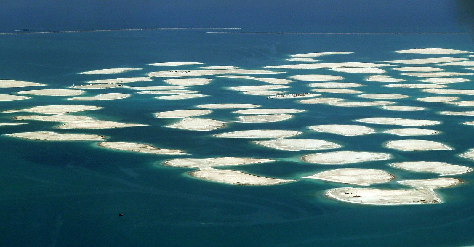 South Africa Island — Dubai 2011-03-23 – The World – Artificial Islands – America, Atlantic and Africa - العالم - الجزر الاصطناعية - الأمريكية ، والمحيط الأطلسي وأفريقيا - panoramio.jpg