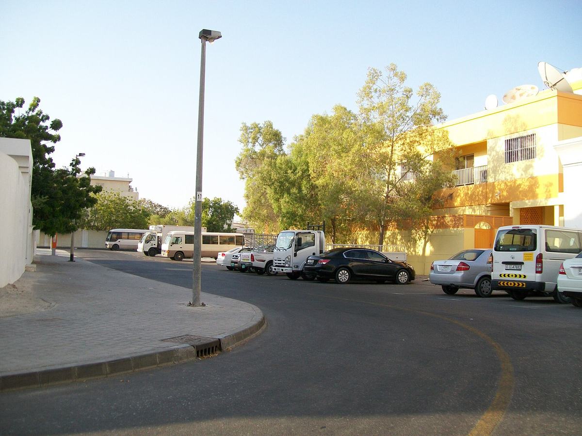 volleyball court al muteena — Al muteena st - panoramio (6).jpg