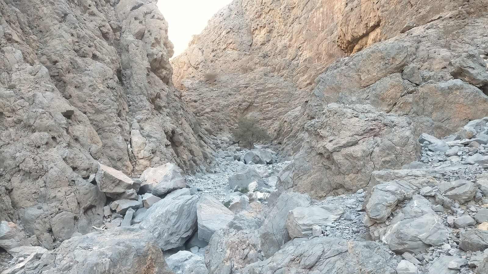 Wadi Al Kharas — Wadi Al Kharas, tributary of Wadi Khabb.jpg