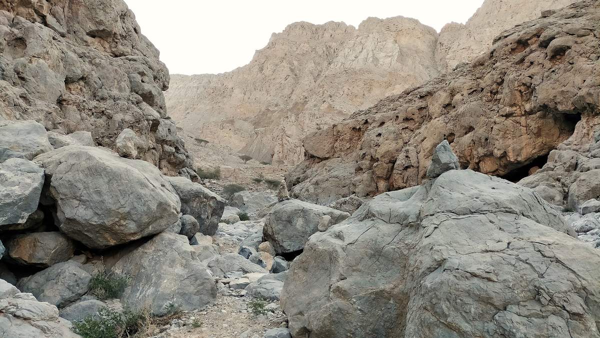Wādī Awsāq — Gorge in the middle course of the Wadi Awsaq, a tributary of the Wadi Tawiyayn - Emirate of Fujairah - 2.jpg
