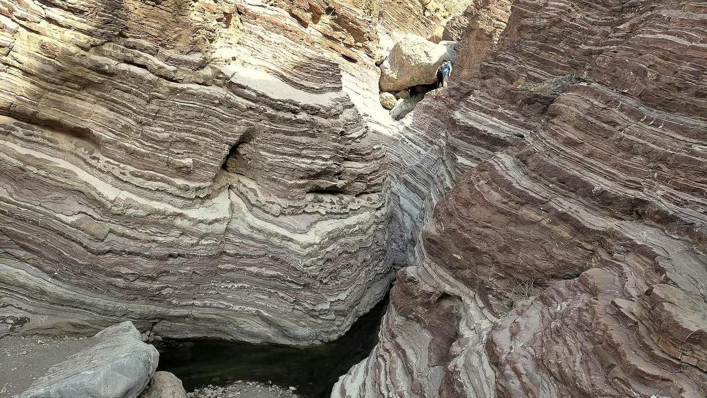 Wādī Ḍanḥah — Wadi Danhah - Wadi Zanhah - Emirate of Fujairah. Gorge and stratified rocks - 3.jpg