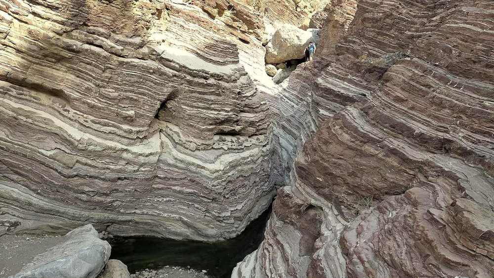 Wādī Ḍanḥah — Wadi Danhah - Wadi Zanhah - Emirate of Fujairah. Gorge and stratified rocks - 3.jpg