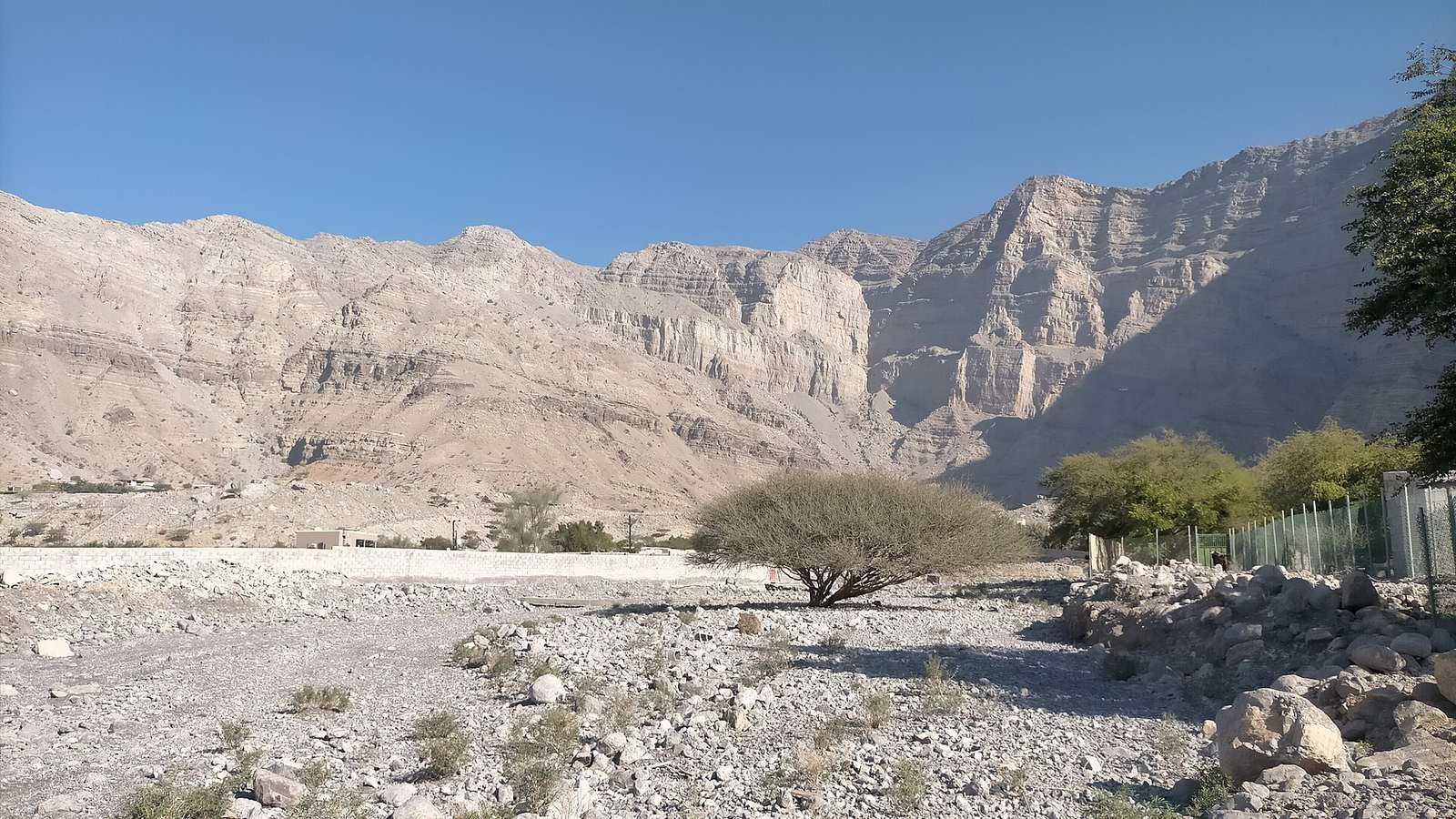 Wadi Sha'am — Wadi Sha'am - Emirate of Ras Al Khaimah - Beginning of the middle course.jpg