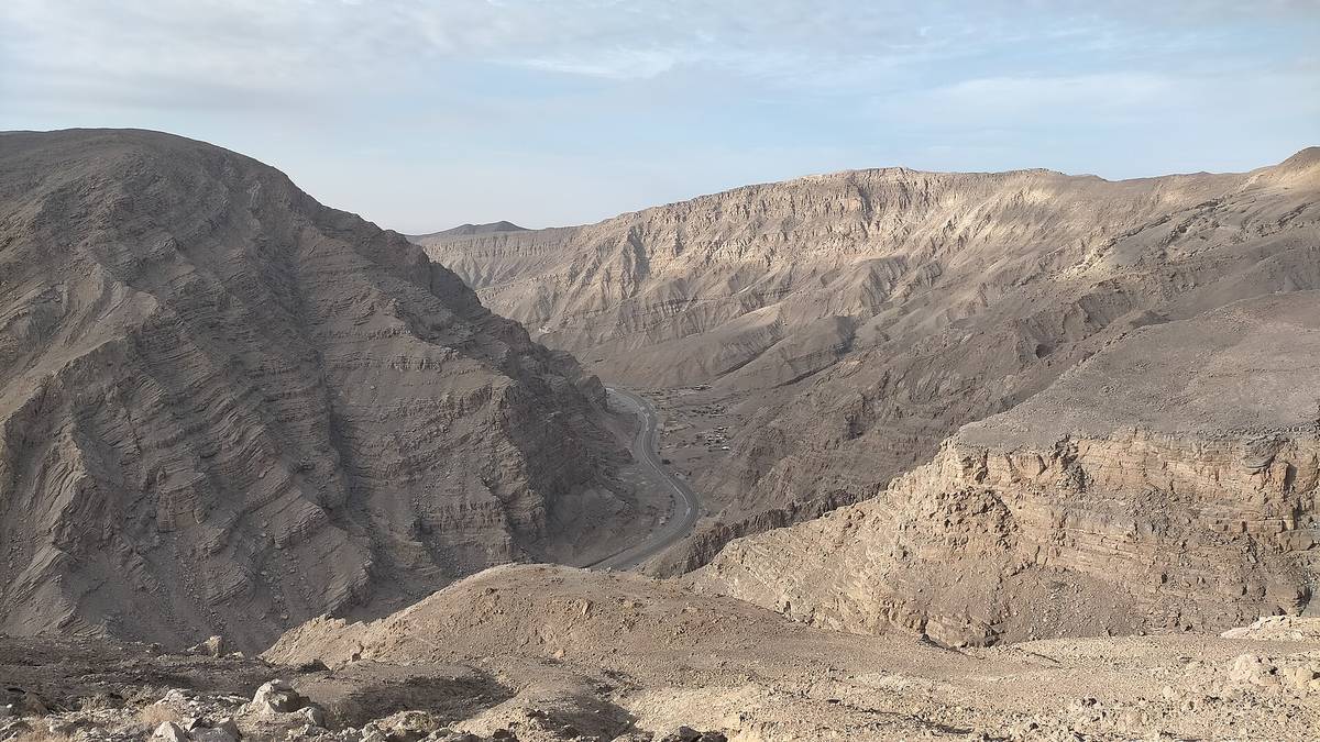 Wādī Shāh — Another view of the Wadi Shah gorge.jpg