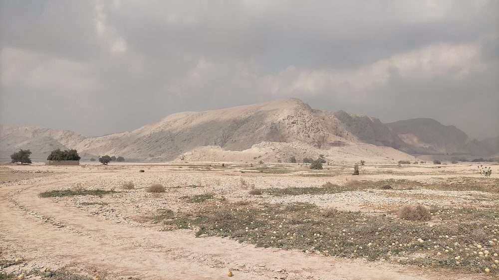 Wadi Tawiyean — Extensive reservoir of the Wadi Tawiyean Dam, occupying a large part of the Sayh Muruq alluvial plain.jpg